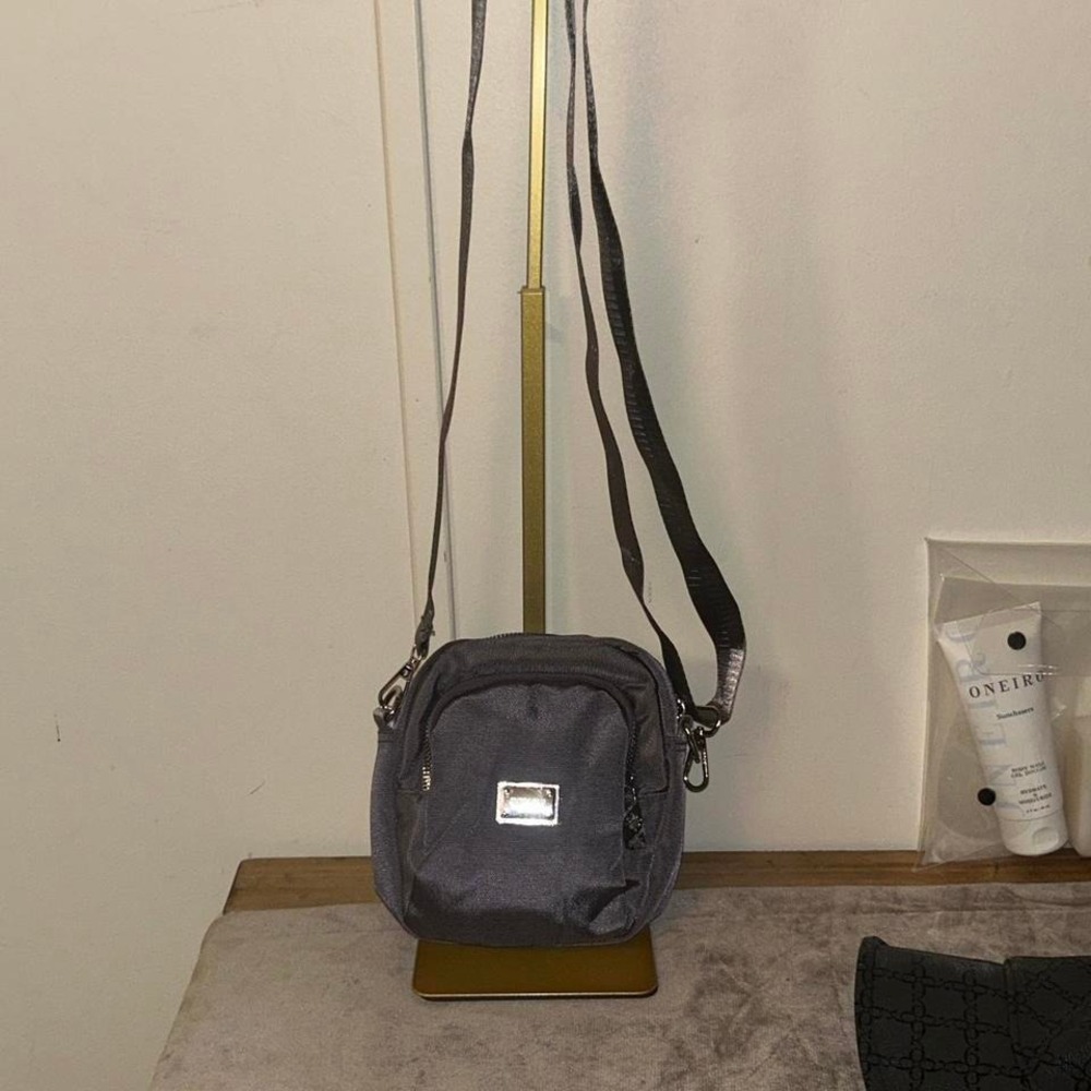 Gray crossbody/belt bag NWT - Picture 7 of 8